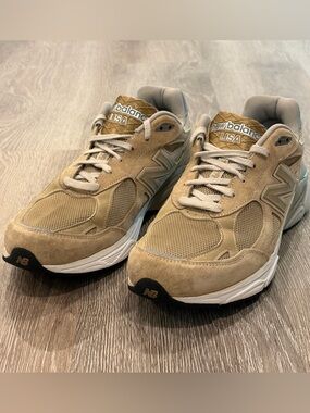 New Balance 990v3 Shoes Sneakers Mens 11 Beige White Made In USA Suede M990BG3